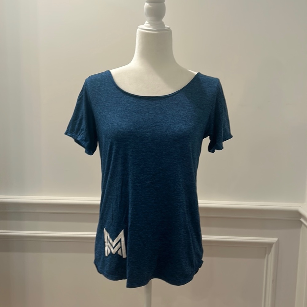 DYI blue workout top size small with mesh‎ back